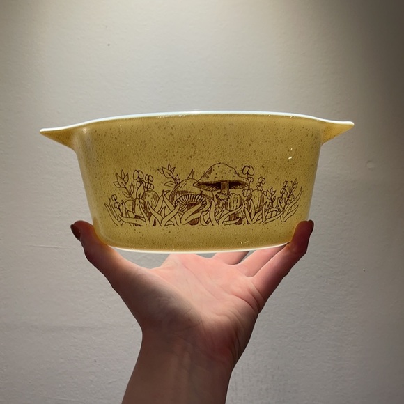 Pyrex Cream and Brown Cookware Bowl - Picture 2 of 4